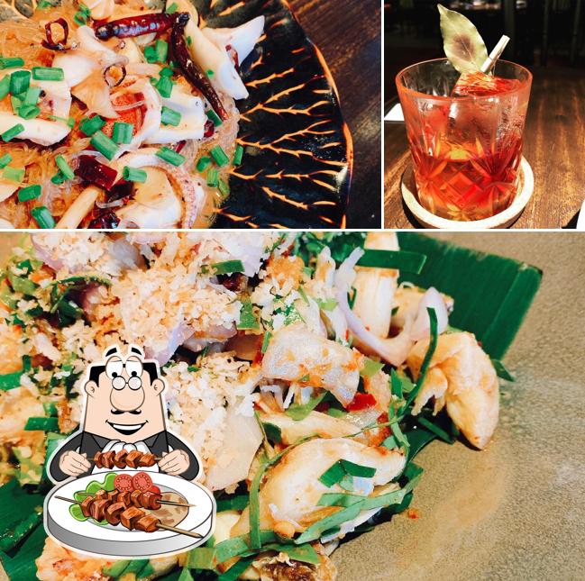 Это фото, где изображены еда и алкоголь в Sri Trat Restaurant and Bar