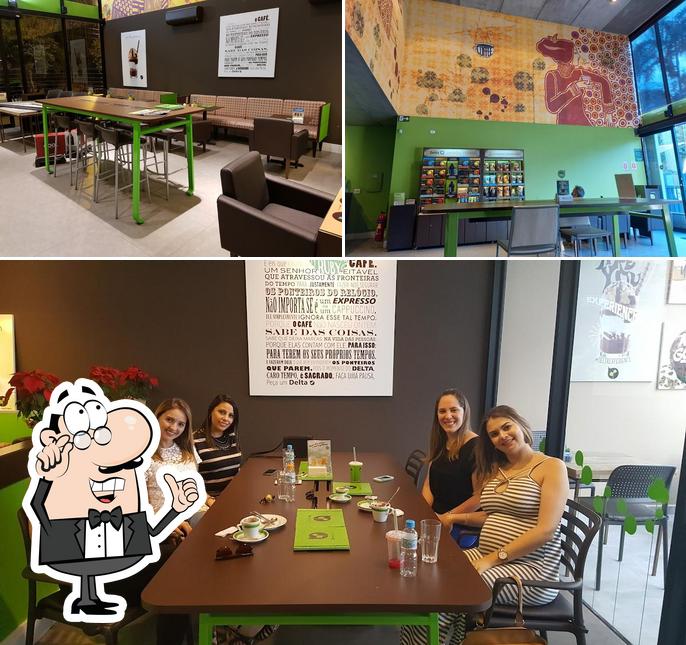 Sente em uma das mesas no Deltaexpresso - Sorocaba
