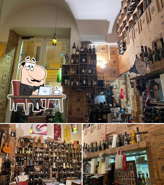 La immagine di interni e cibo da Enoteca