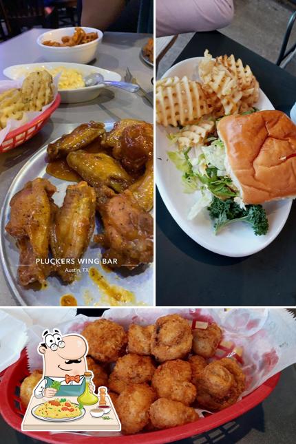 Food at Pluckers Wing Bar