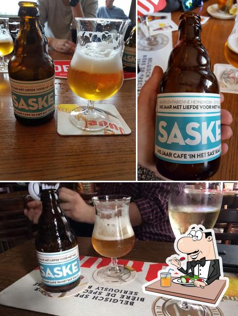 La photo de la nourriture et bière concernant In het sas