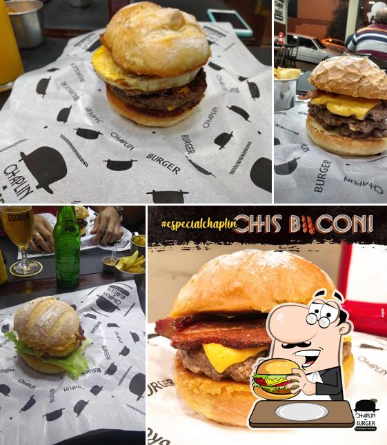 Experimente um dos hambúrgueres servidos no Chaplin Burger