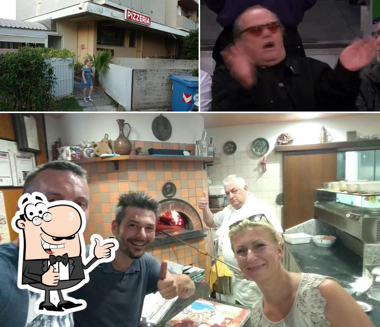 Ecco una foto di Pizzeria Aprilia