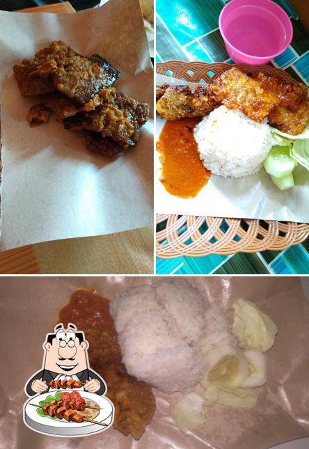 Food at Ayam Bakar "Mbak Tini" Special CRISBAR