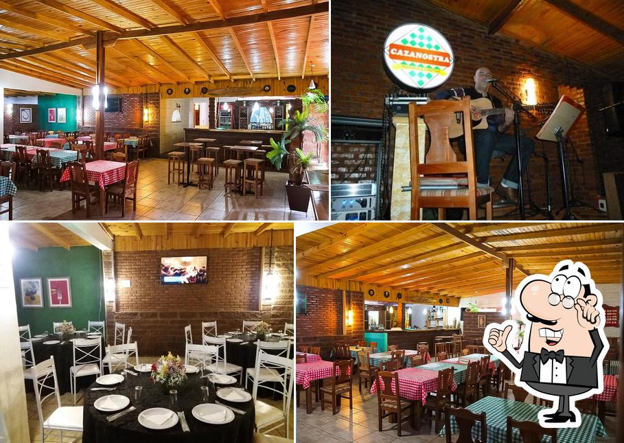 O interior do Cazanostra Pizzaria e Cantina