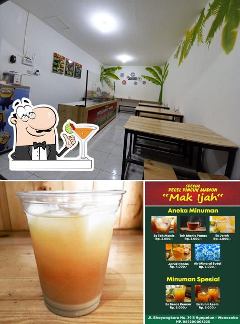 The photo of SPECIAL PECEL PINCUK MADIUN MAK IJAH’s drink and interior