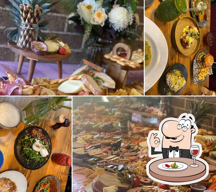 Platters Cafe & Bar in Diamond Creek Restaurant menu and reviews