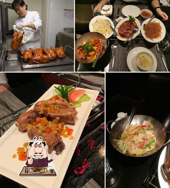 Отведайте мясные блюда в "Golden Dragon China Restaurant"