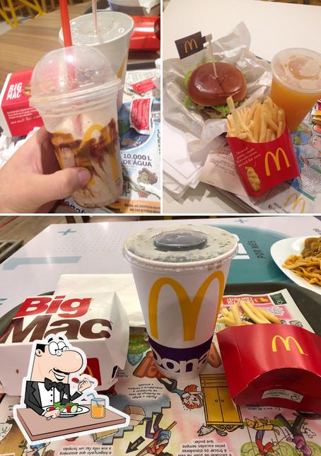 Esta é a foto mostrando comida e bebida no McDonald's