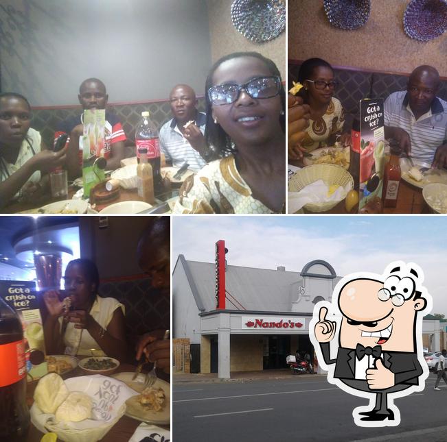 Voici une photo de Nando's Kokstad