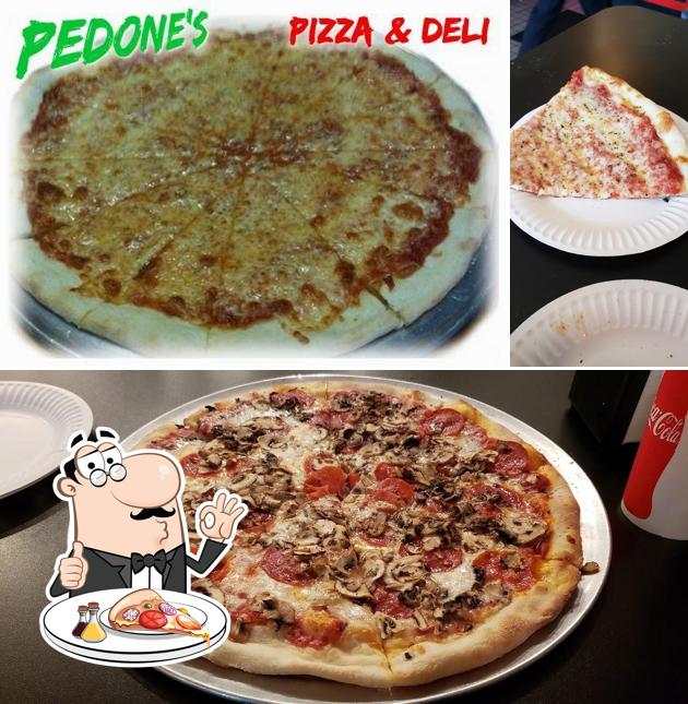 Отведайте пиццу в "Pedone's Pizza & Deli"