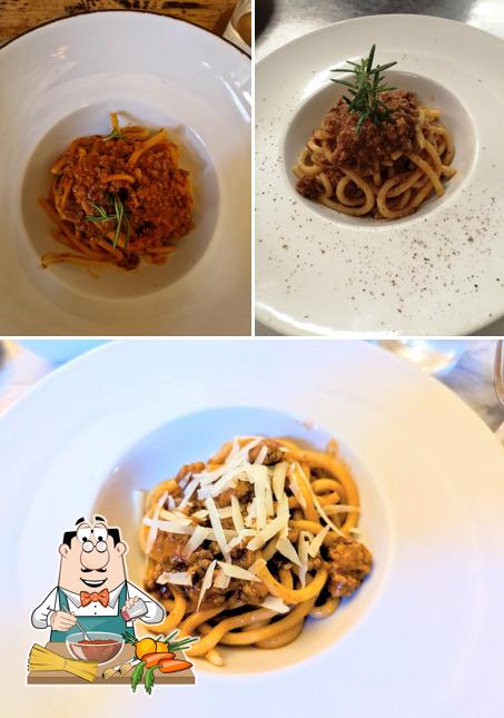 Spaghetti alla bolognese al La Grotta Pisa