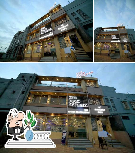 The Food Express, Vadodara, E12, SARDAR ESTATE, New VIP Rd, opp. WATER