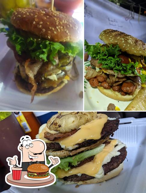 Try out a burger at Alitas y Costillas al carbón Popa´s Grill House