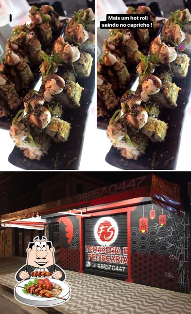 Entre diversos coisas, comida e exterior podem ser encontrados no Fs Sushi Bar