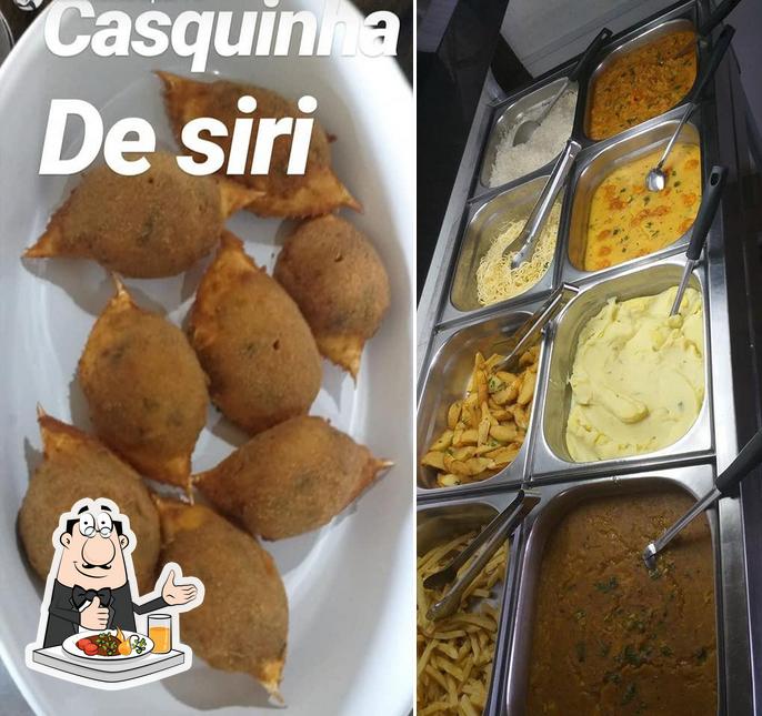 Comida em Restaurante Mãe Ziza