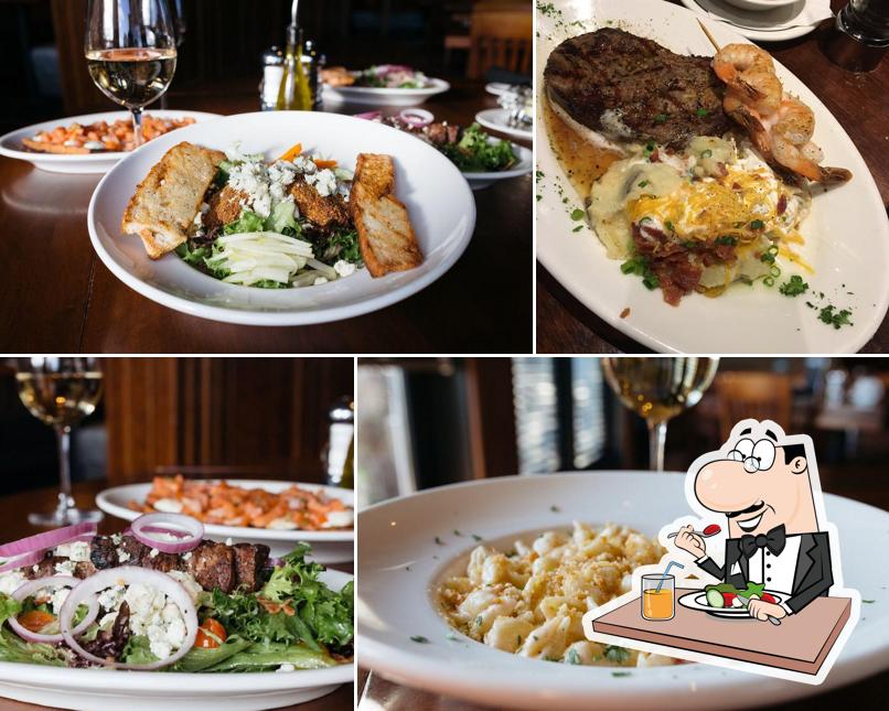 Johnny's Italian Steakhouse, 101 Holiday St in East Peoria Restaurant