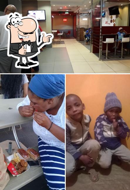 Voir cette photo de KFC Lenasia