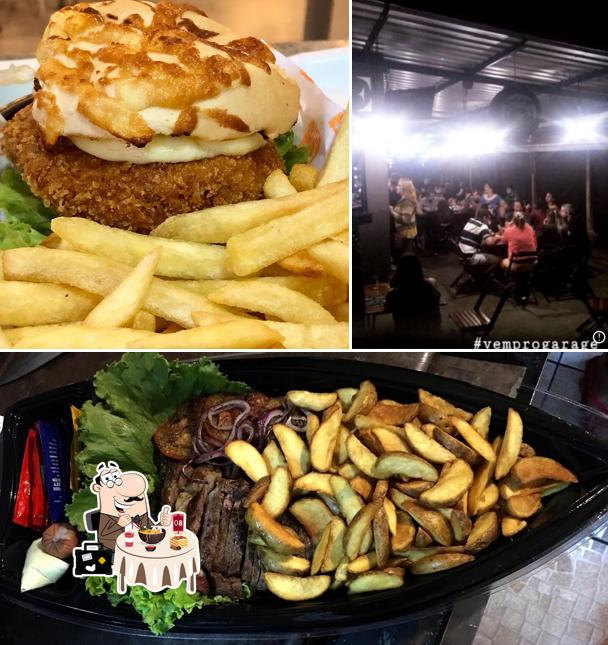 Entre diferentes coisas, comida e interior podem ser encontrados no Garage Burger & Grill
