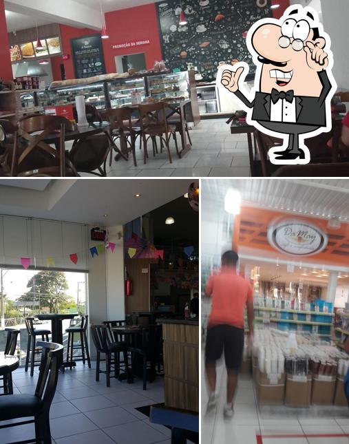 O interior do DaMay Café e Confeitaria