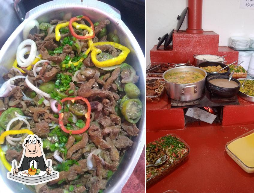 Comida em Fogão de Lenha