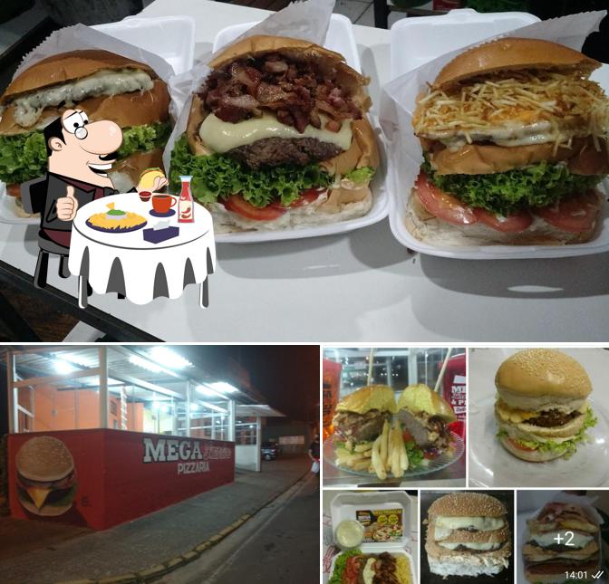 Delicie-se com um hambúrguer no Mega Lanche Hamburgueria Delivery em Mogi das Cruzes