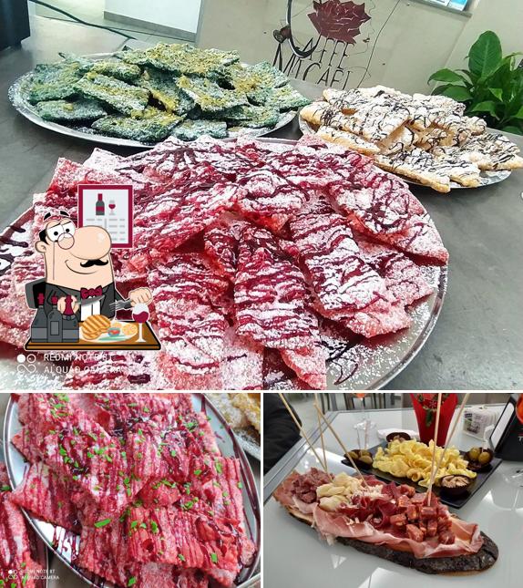 Ordina i piatti di carne a Caffè Micael...bar...pranzi veloci