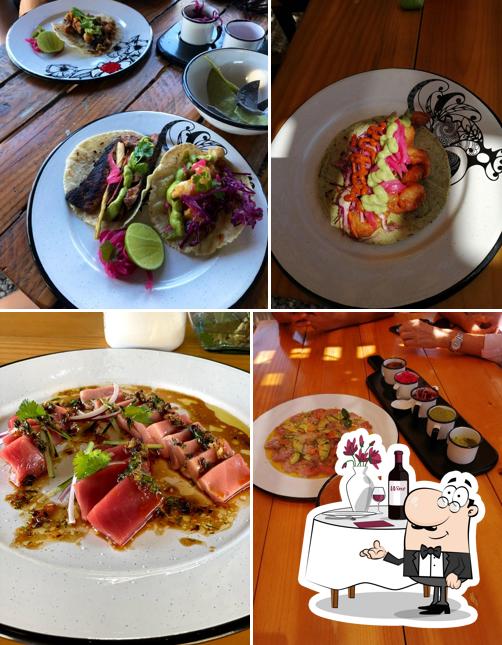 Observa las fotografías donde puedes ver comedor y comida en El Gallo Perdido