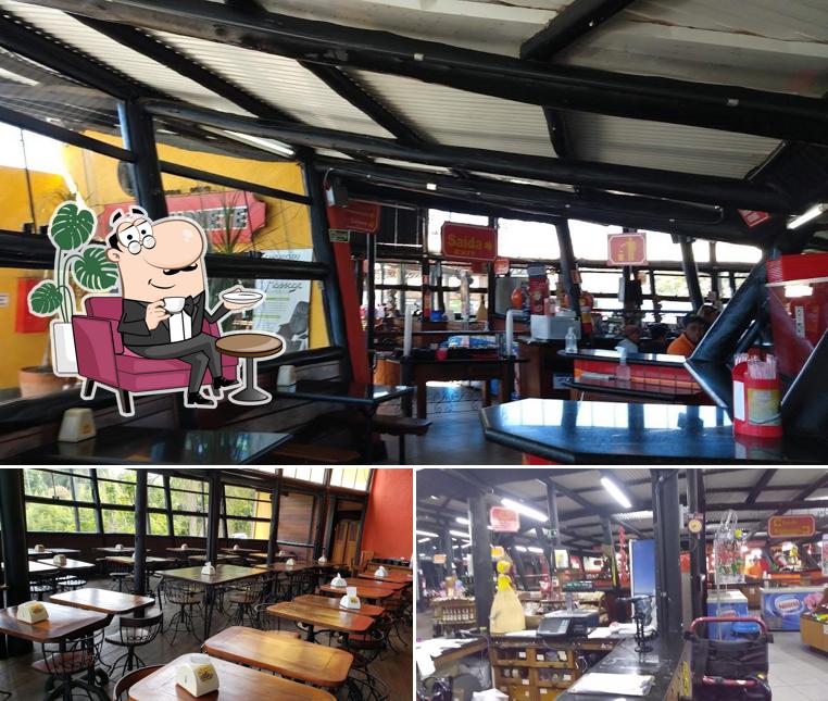O interior do Restaurante e Churrascaria Cabana da Mantiqueira