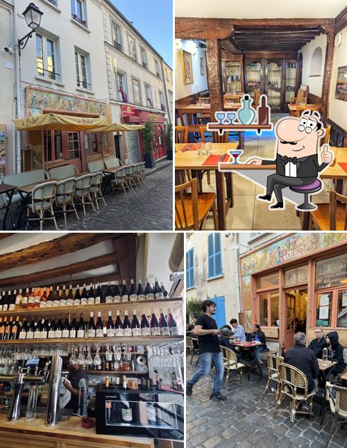 Installez-vous à l'une des tables de Le Poulbot