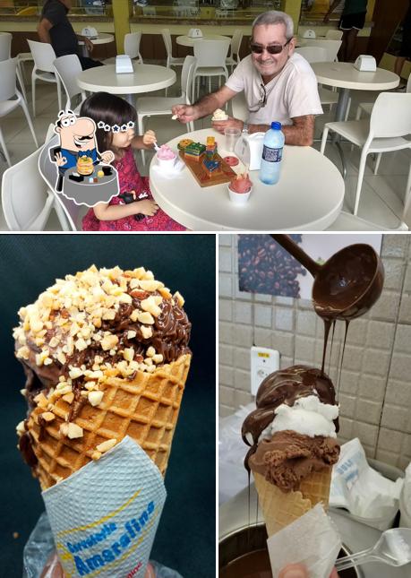 Dê uma olhada a imagem ilustrando comida e interior a Sorveteria Amaralina