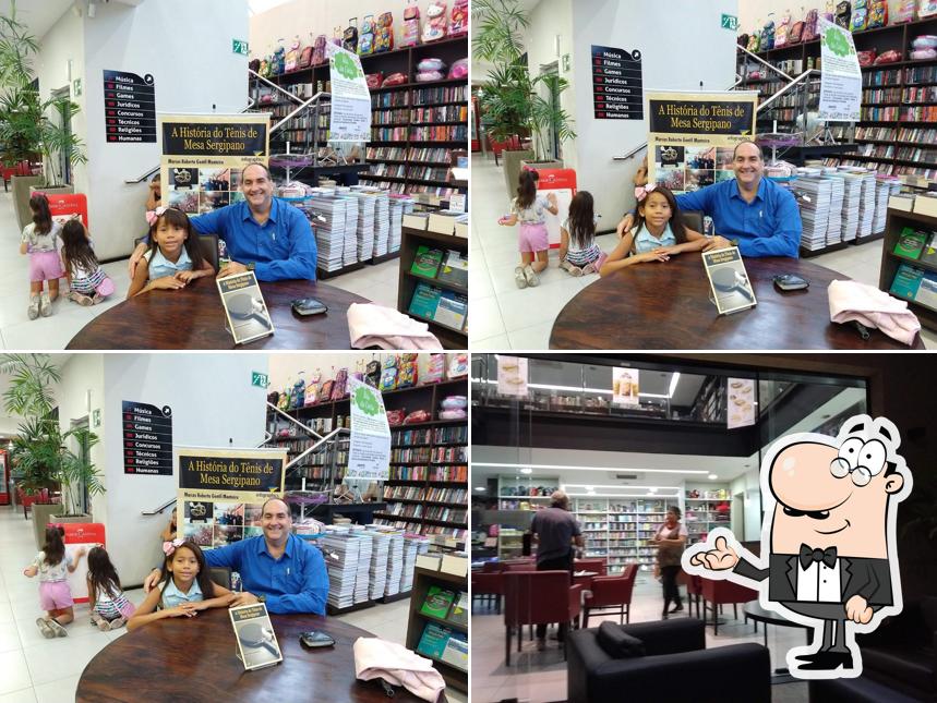 O interior do Fran's Café Aracaju