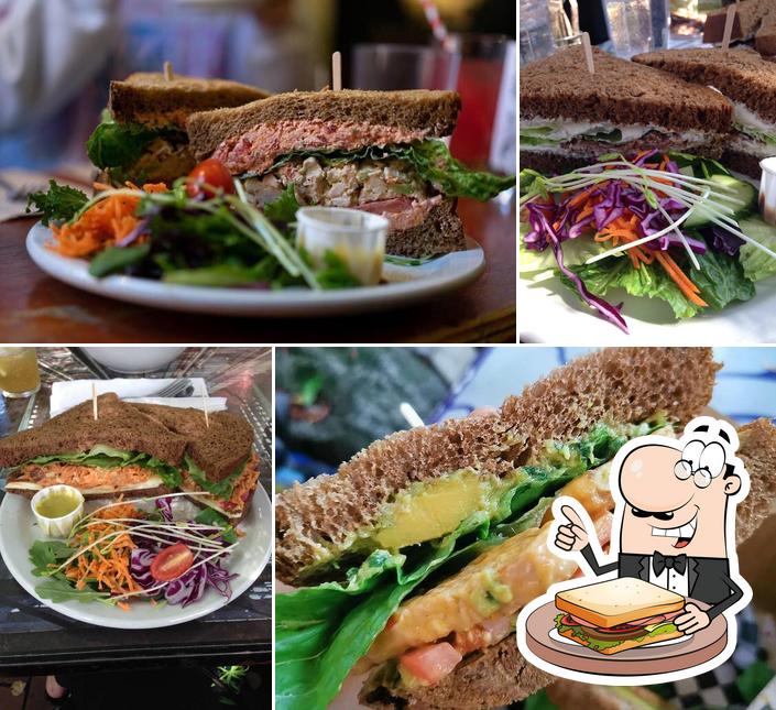 Café Santropol sert des sandwichs et d'autres nourriture pour le déjeuner