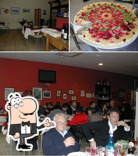 Chiaro Scuro Ristorante Bar si caratterizza per la interni e torta