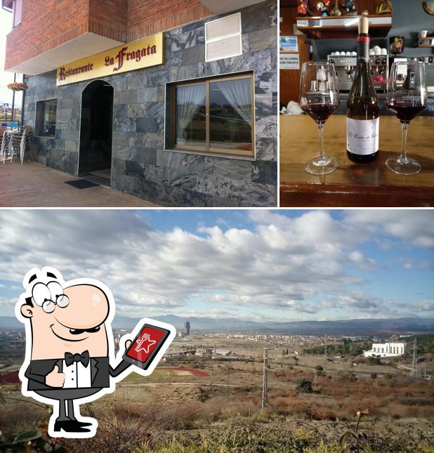 Observa las fotos donde puedes ver exterior y bebida en La Fragata