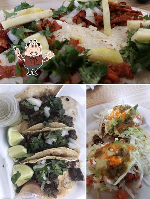 Еда в "Tacos Al Molcajete"