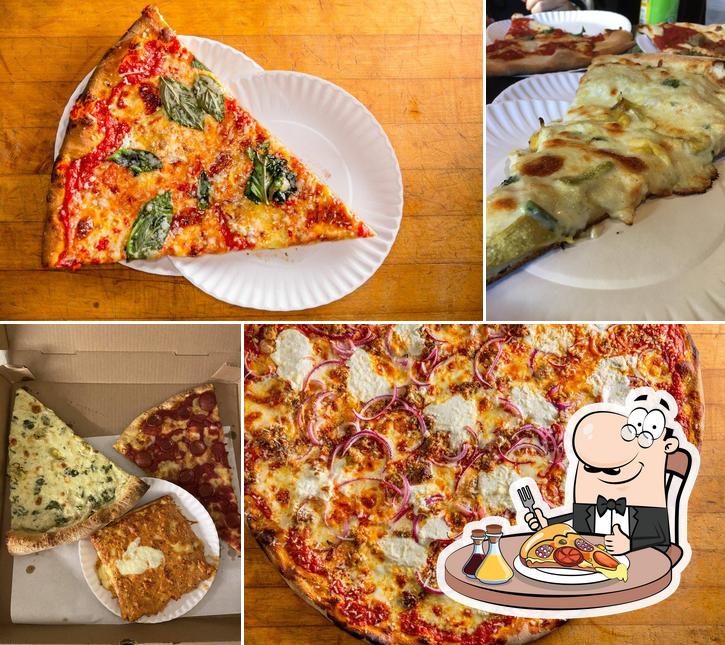 Попробуйте пиццу в "Artichoke Basille's Pizza"