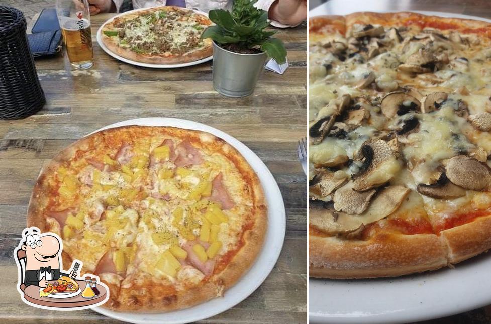 Order pizza at Pizzeria en restaurant Sphinx