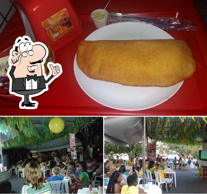 A foto da interior e comida no PASTELÃO