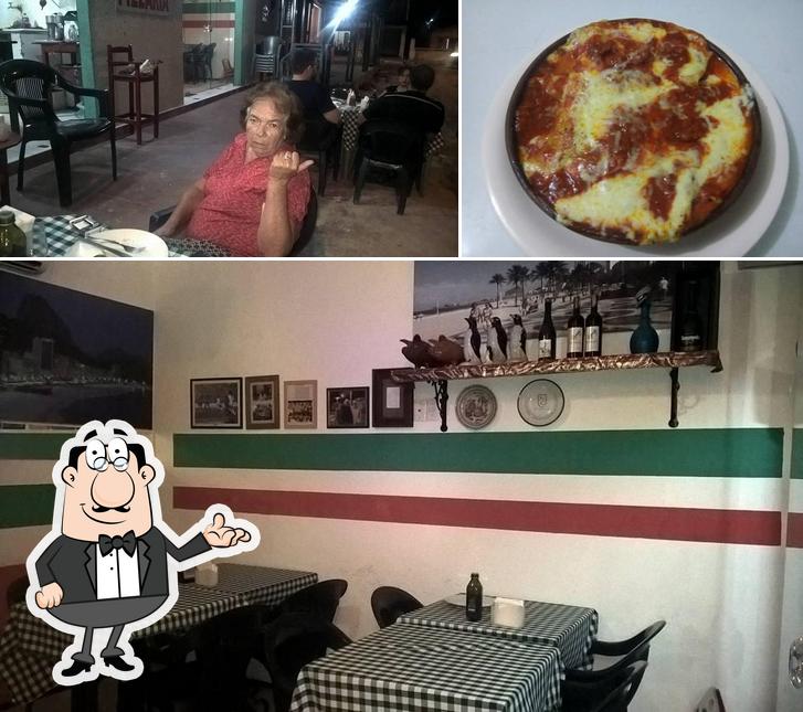 A imagem a Pizzaria Copacabana’s interior e pizza