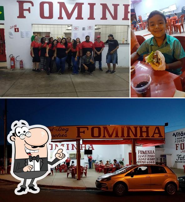 O interior do Fominha Lanches e Hot-Dog