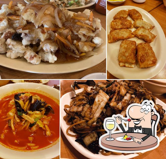 Paik's Noodle Glenview in Glenview Restaurant menu and reviews