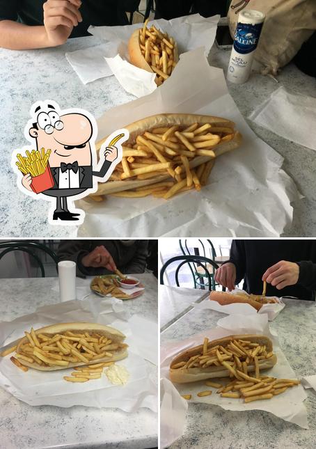 Dégustez des frites à Au Petit Gourmet