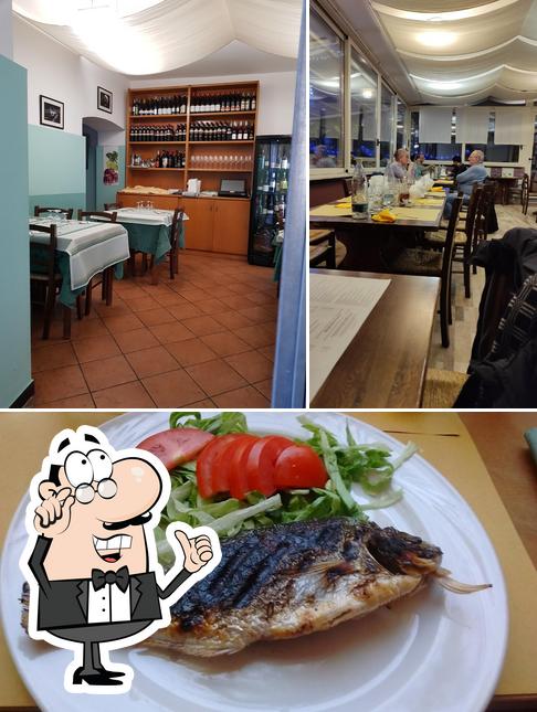 Questa è la foto che mostra la interni e pesce di Ristorante bar il gelsomino