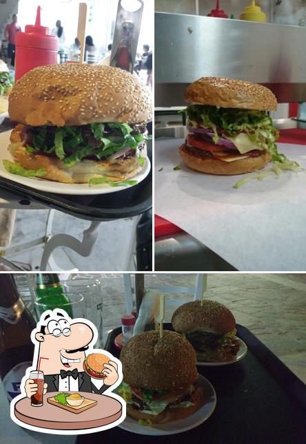 Попробуйте гамбургеры в "Nick's Hamburger"