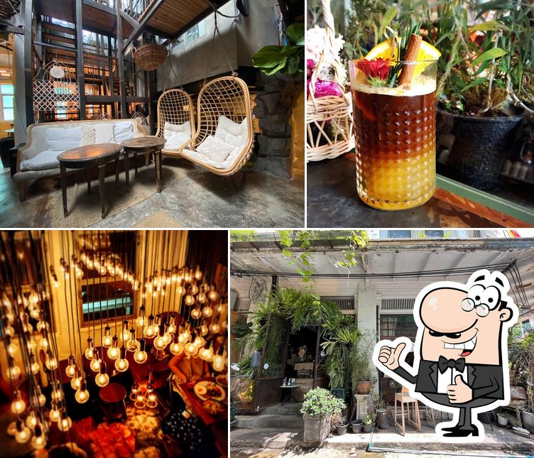 Wallflowers Cafe, Bangkok, 3133 ซ. นานา Restaurant menu and reviews