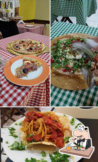 Comida em Pizzaria Lá do Russo