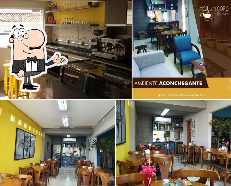 Mais um copo de café