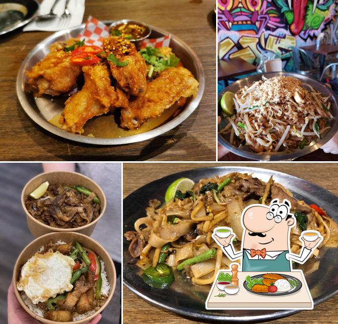 Блюда в "EAT BKK Thai Kitchen & Bar (Steeles)"