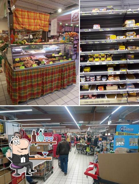 Installez-vous à l'une des tables de Intermarché Super Yerres